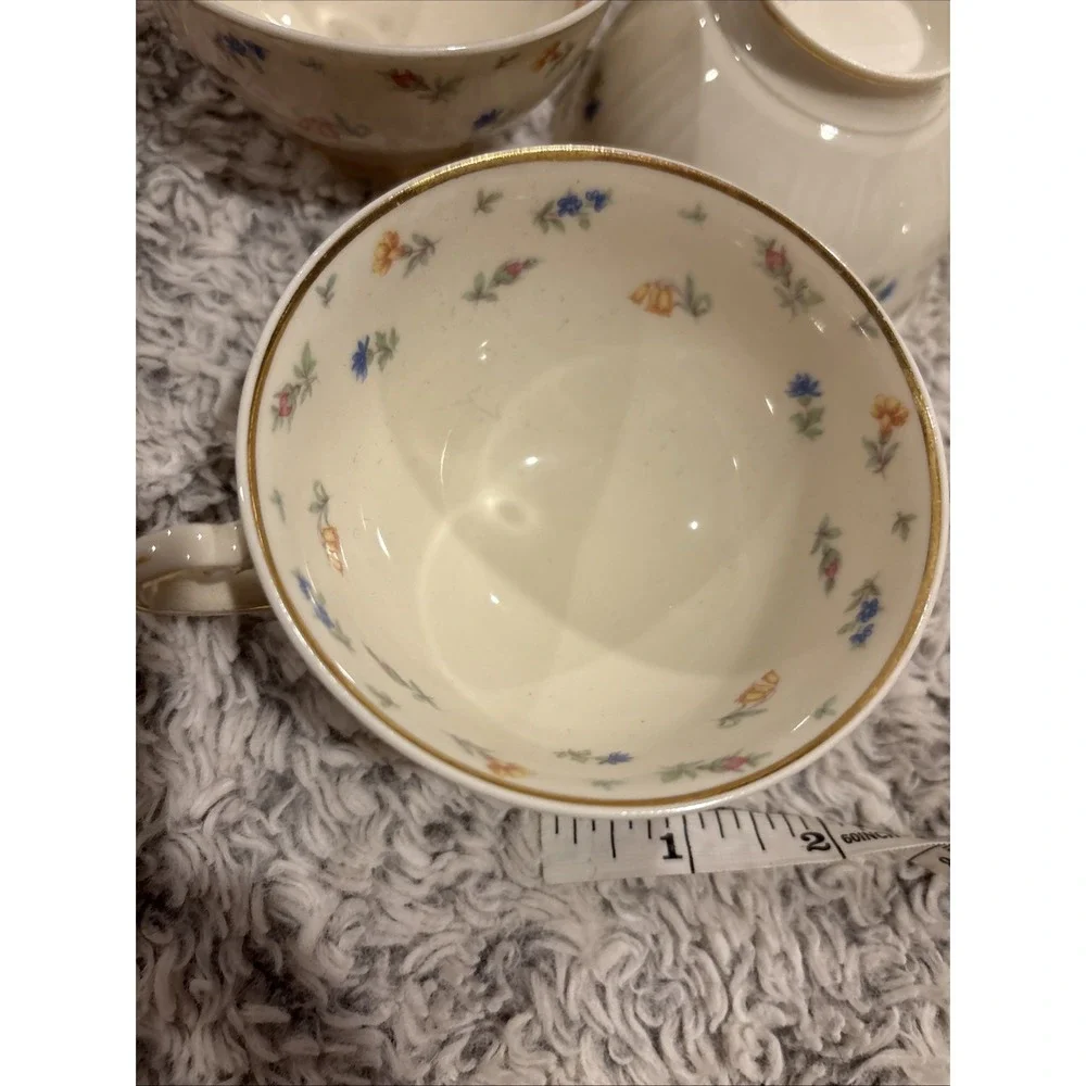 Vintage‎ Floral Teacups Set of 6 White Multicolor Gold Trim Scalloped Excellent
